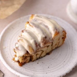 giant-cinnamon-roll-cake